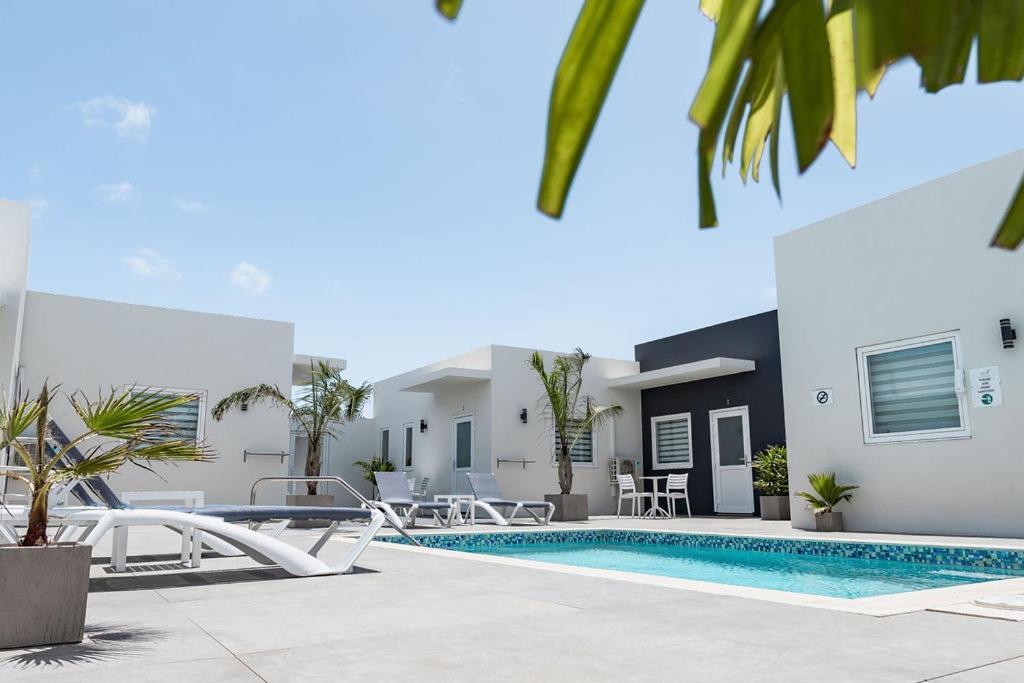The Palm Leaf Apartments Noord Dış mekan fotoğraf